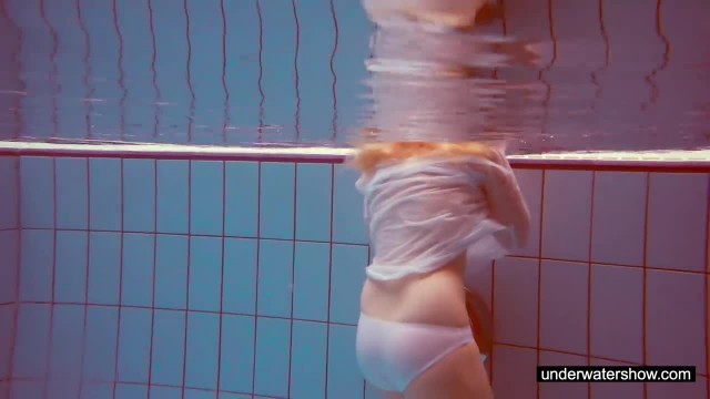 Голая телочка в воде - #2